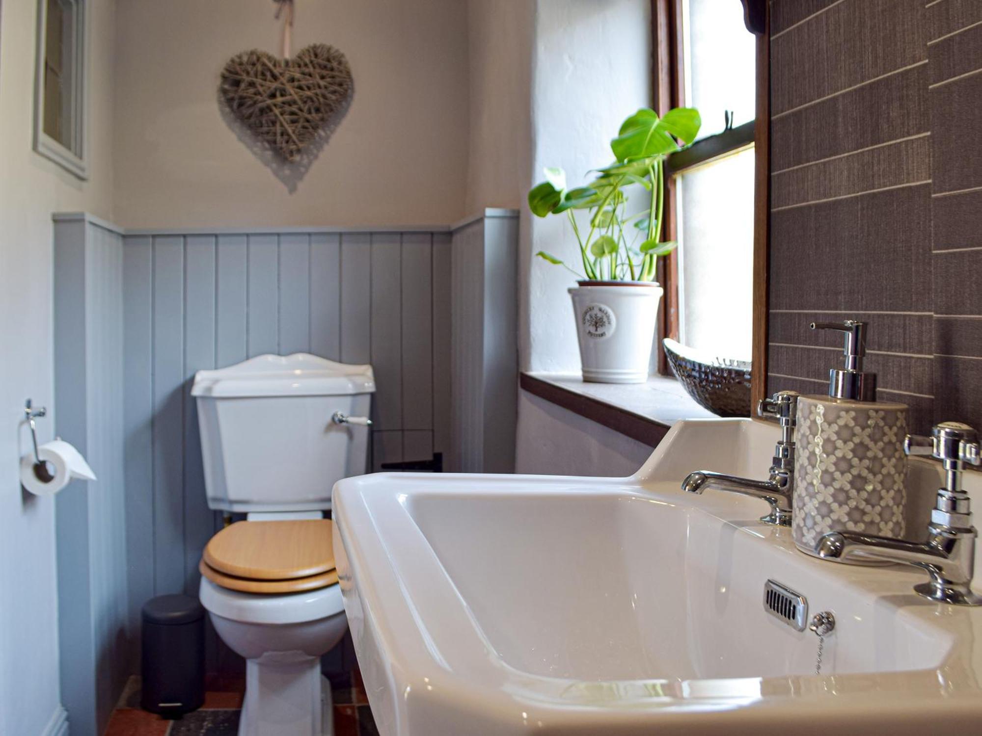 Holiday home Tynval Carmarthen