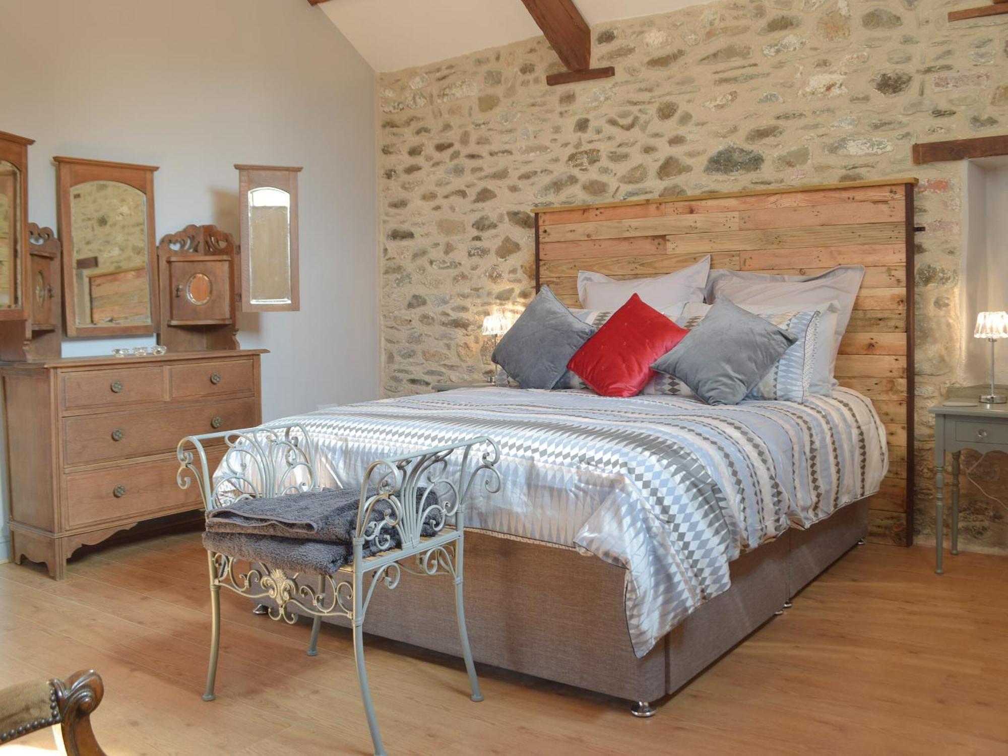 Holiday home Tynval Carmarthen